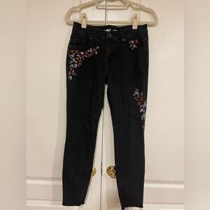 Mossimo black with floral detailing curvy skinny Jeans​​​​​​​​